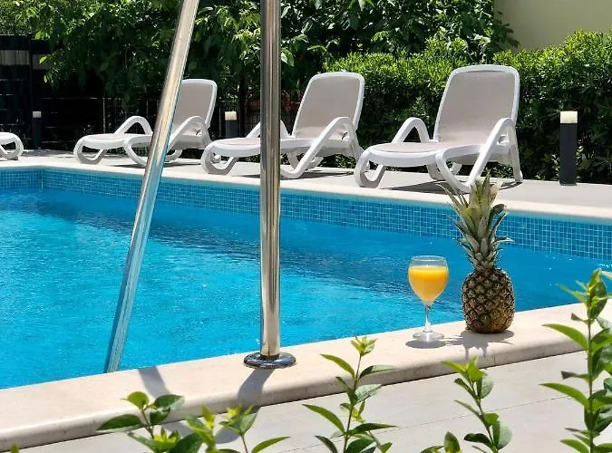 Seka With A Pool Apartment Kastela